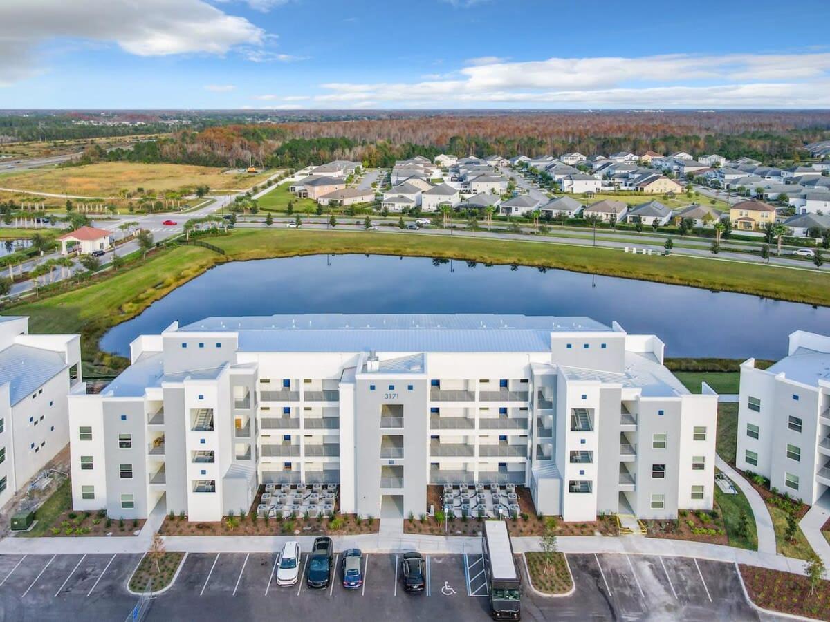 Gorgeous 2Br Lakeview Condo With Waterpark Кисими Екстериор снимка