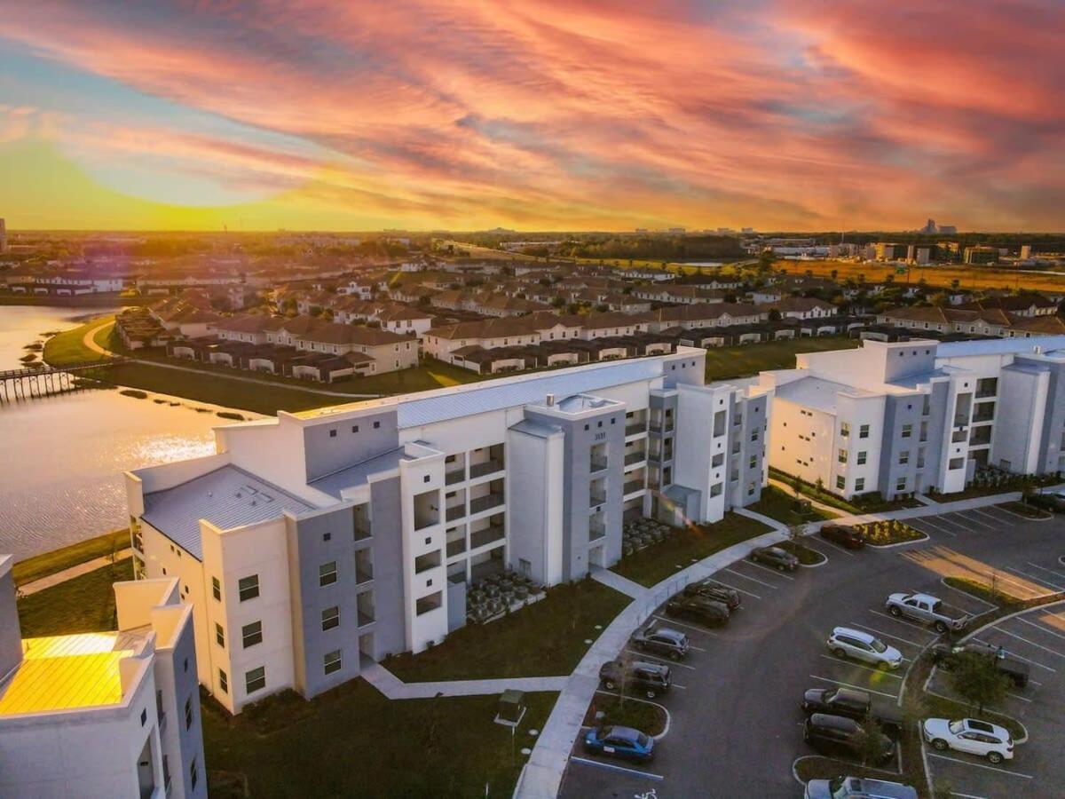 Gorgeous 2Br Lakeview Condo With Waterpark Кисими Екстериор снимка