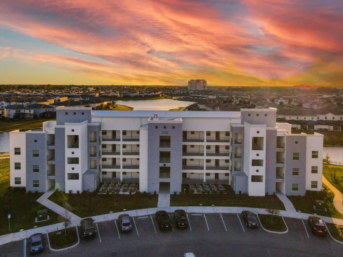 Gorgeous 2Br Lakeview Condo With Waterpark Кисими Екстериор снимка