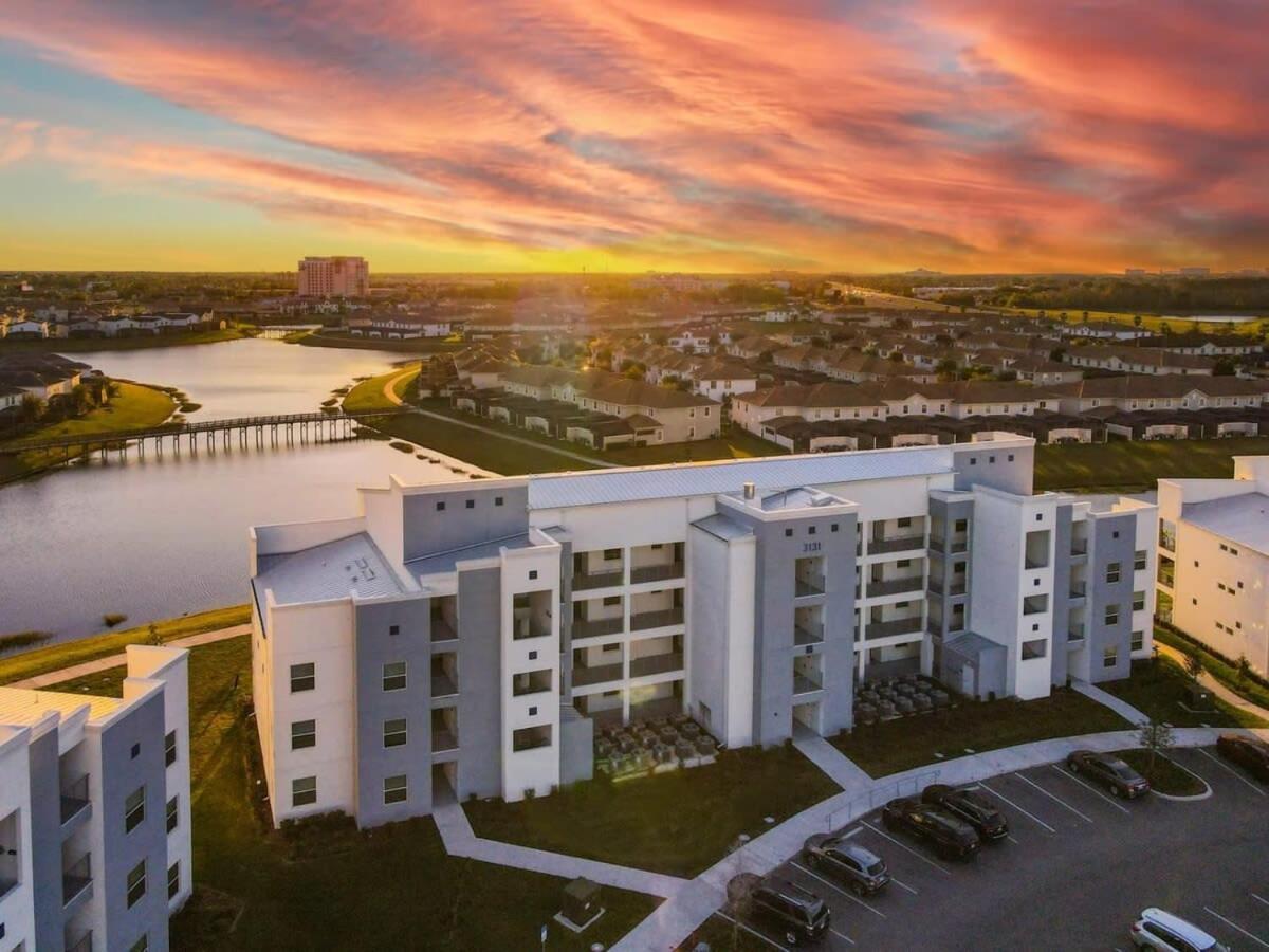 Gorgeous 2Br Lakeview Condo With Waterpark Кисими Екстериор снимка